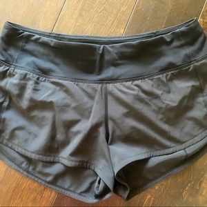 Lululemon shorts size 6 speed ups black
